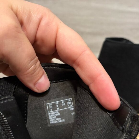 CLARKS Arista Paige Black suede Mid Heel Side Zip Ankle Boots size 6 - Picture 5 of 8